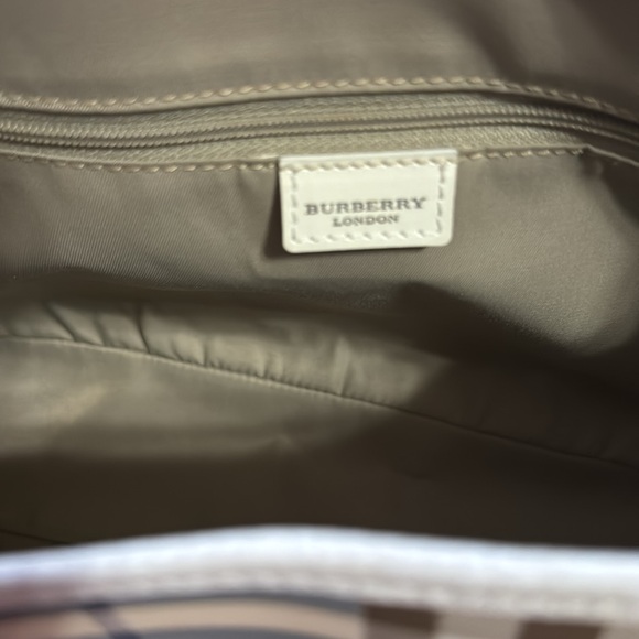 Burberry Shoulder Bag. Authentic. Clean inside and out . Almost new. - Picture 5 of 10